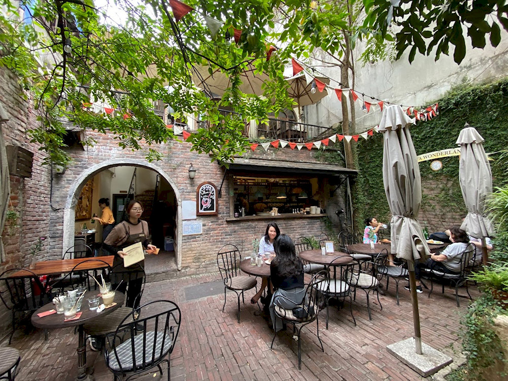 Xofa cafe & Bistro is an ideal spot for reading, studying, working, or socializing with friends